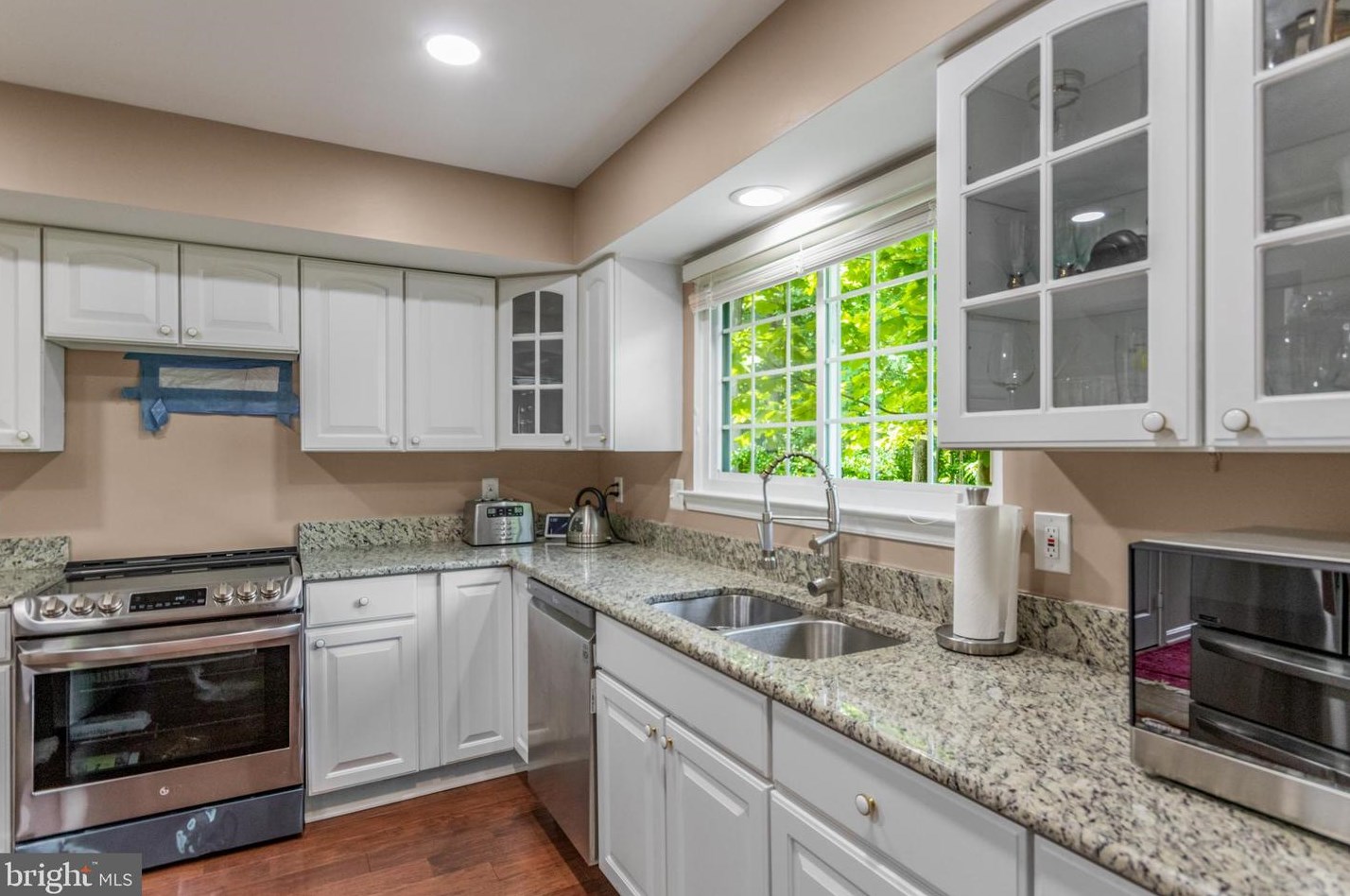 6168 Martins Landing Ct, Springfield VA  22015-2563 exterior