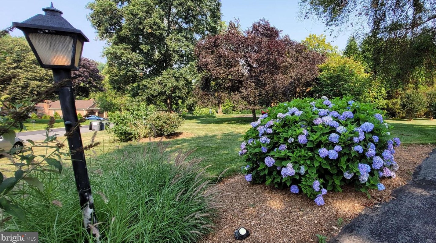 5036 Prestwick Dr, Fairfax VA 22030-4523 exterior