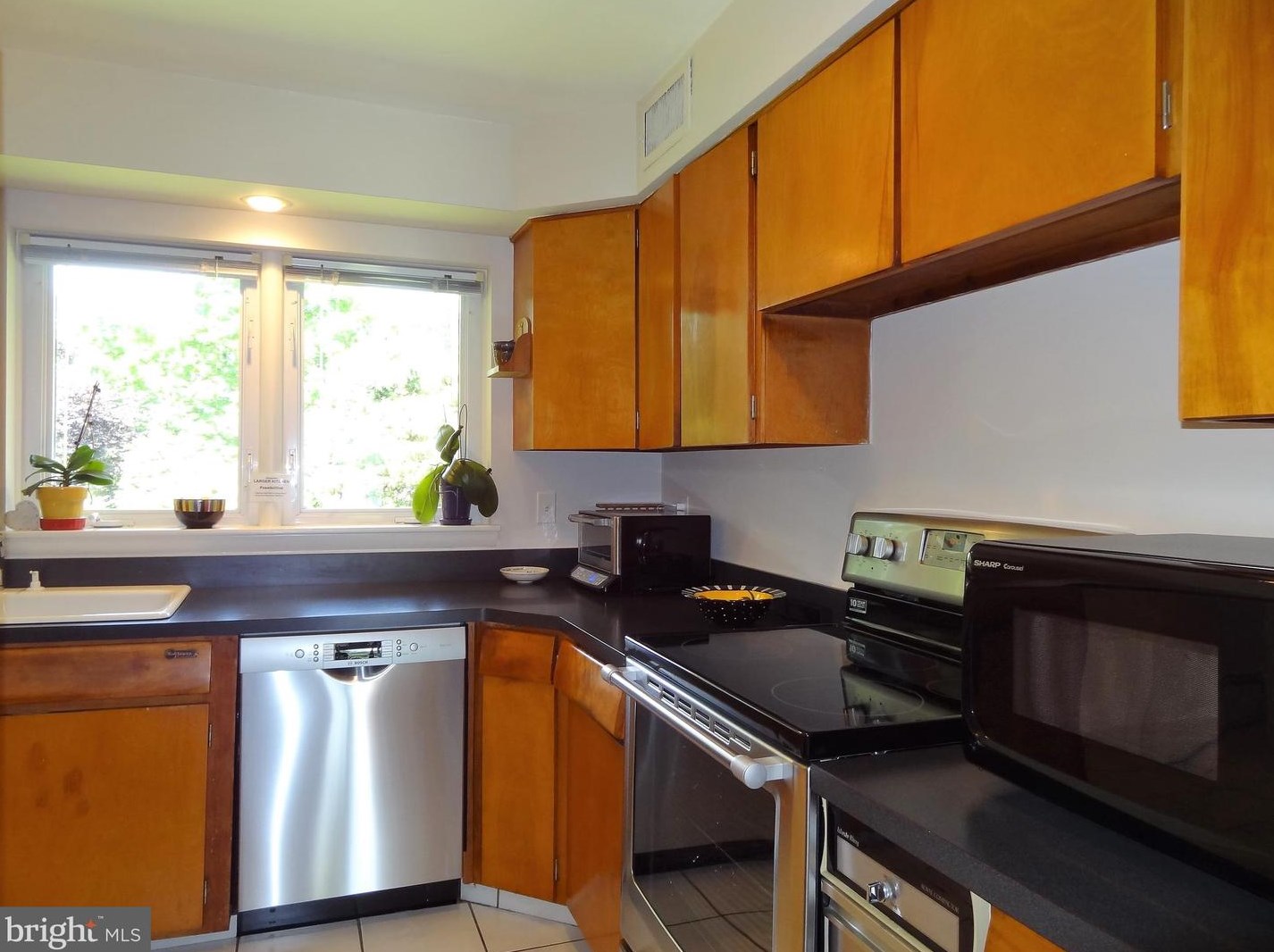 5036 Prestwick Dr, Fairfax VA 22030-4523 exterior