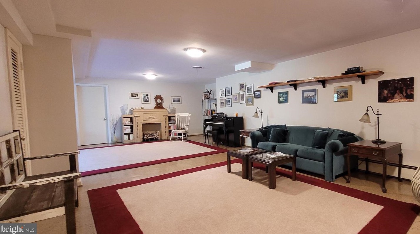 5036 Prestwick Dr, Fairfax VA 22030-4523 exterior