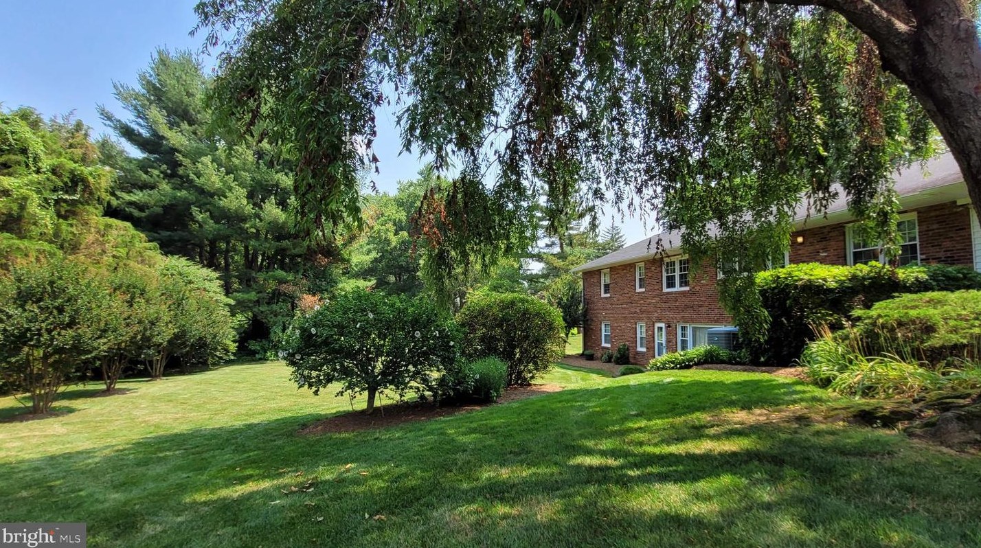 5036 Prestwick Dr, Fairfax VA 22030-4523 exterior