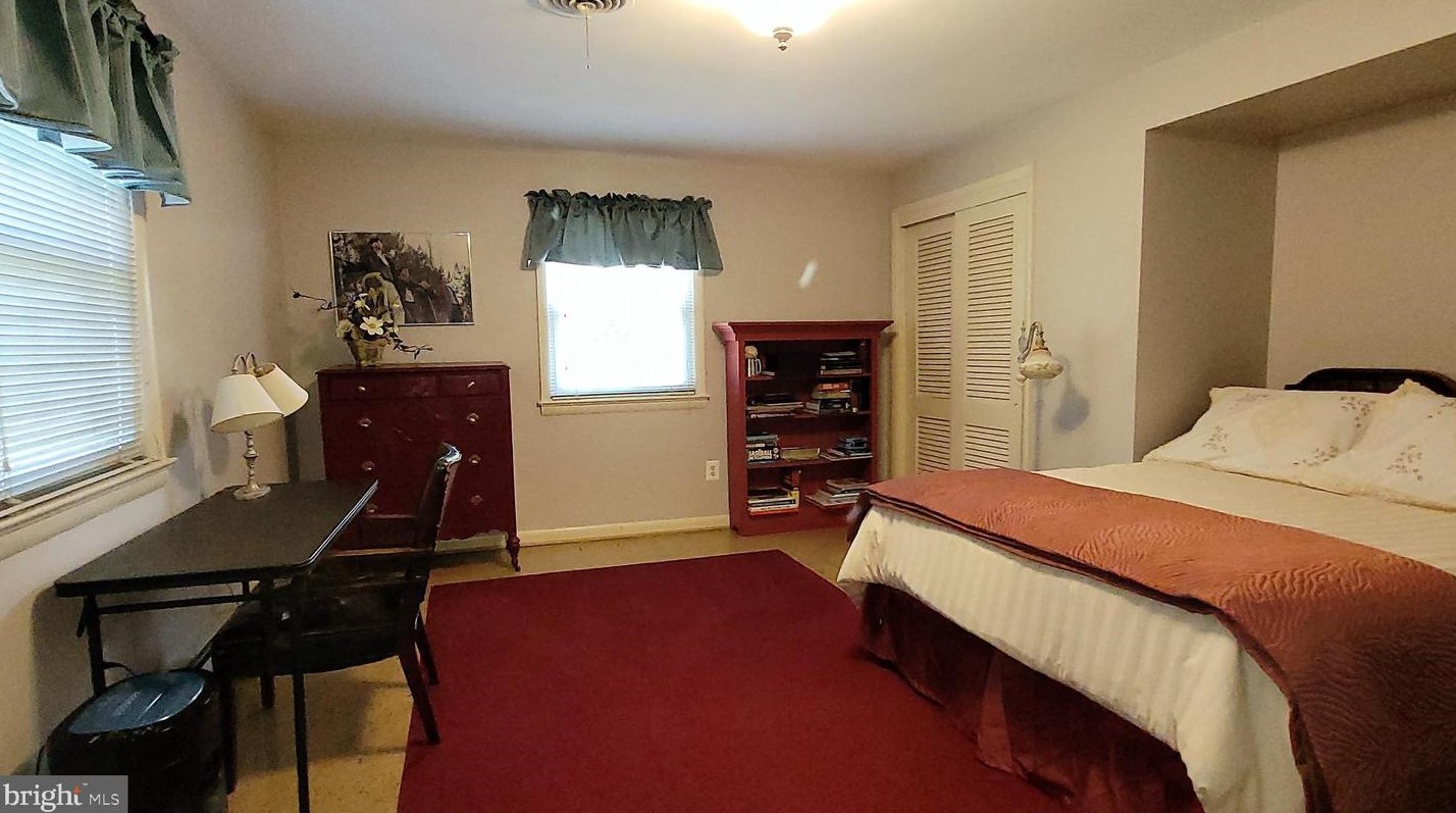 5036 Prestwick Dr, Fairfax VA 22030-4523 exterior