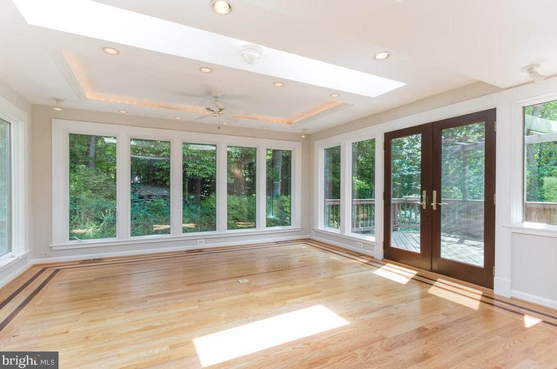 2825 Center Ridge Dr, Vienna VA  22124-1440 exterior