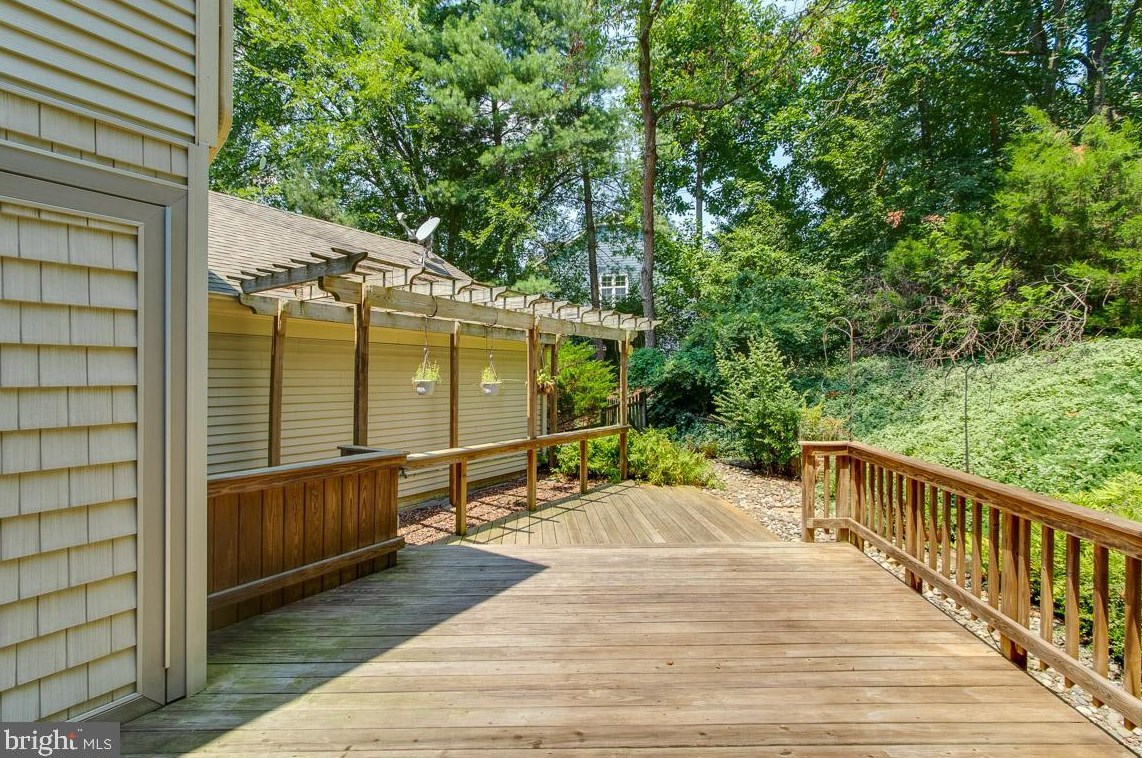 2825 Center Ridge Dr, Vienna VA  22124-1440 exterior