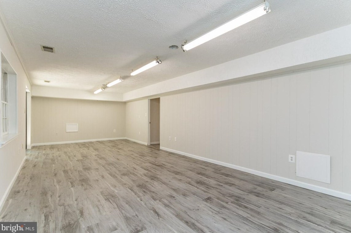 2825 Center Ridge Dr, Vienna VA  22124-1440 exterior