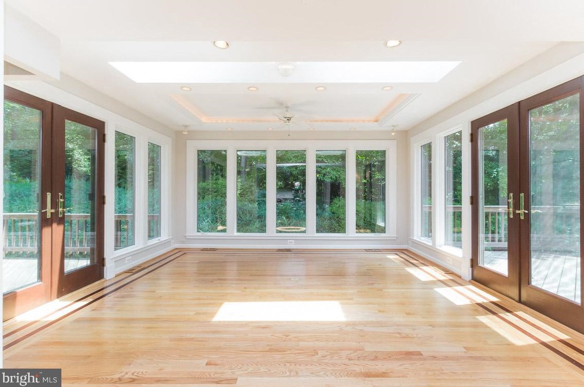 2825 Center Ridge Dr, Vienna VA  22124-1440 exterior