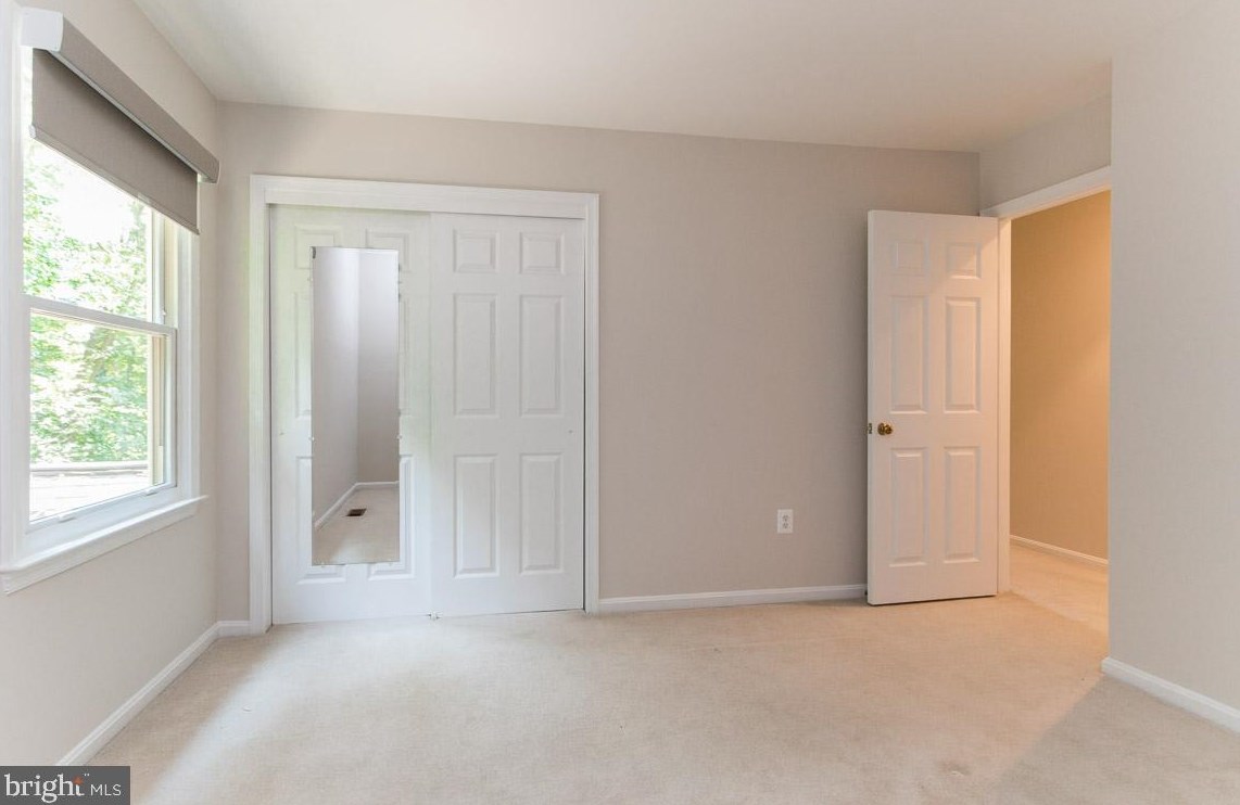 2825 Center Ridge Dr, Vienna VA  22124-1440 exterior