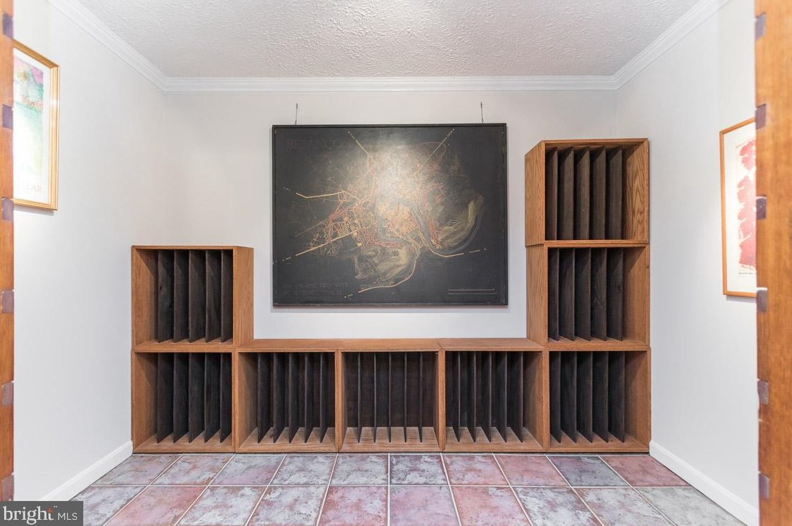 2825 Center Ridge Dr, Vienna VA  22124-1440 exterior