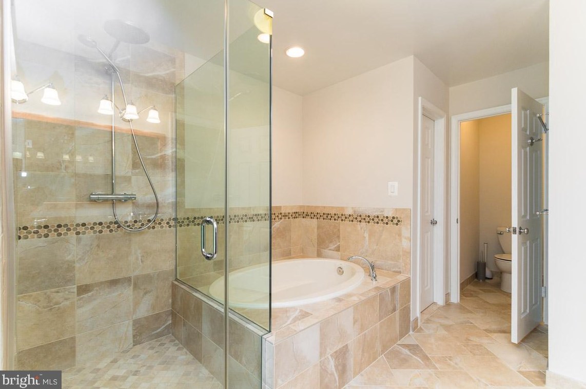 2825 Center Ridge Dr, Vienna VA  22124-1440 exterior