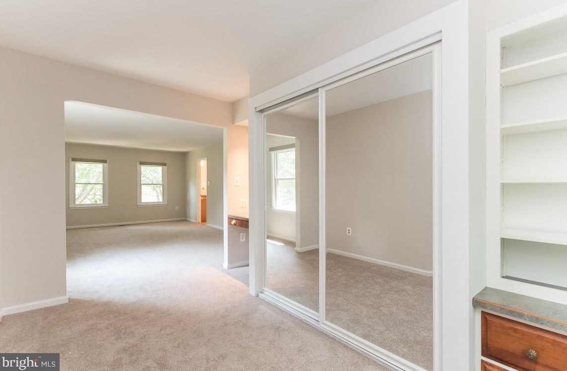 2825 Center Ridge Dr, Vienna VA  22124-1440 exterior