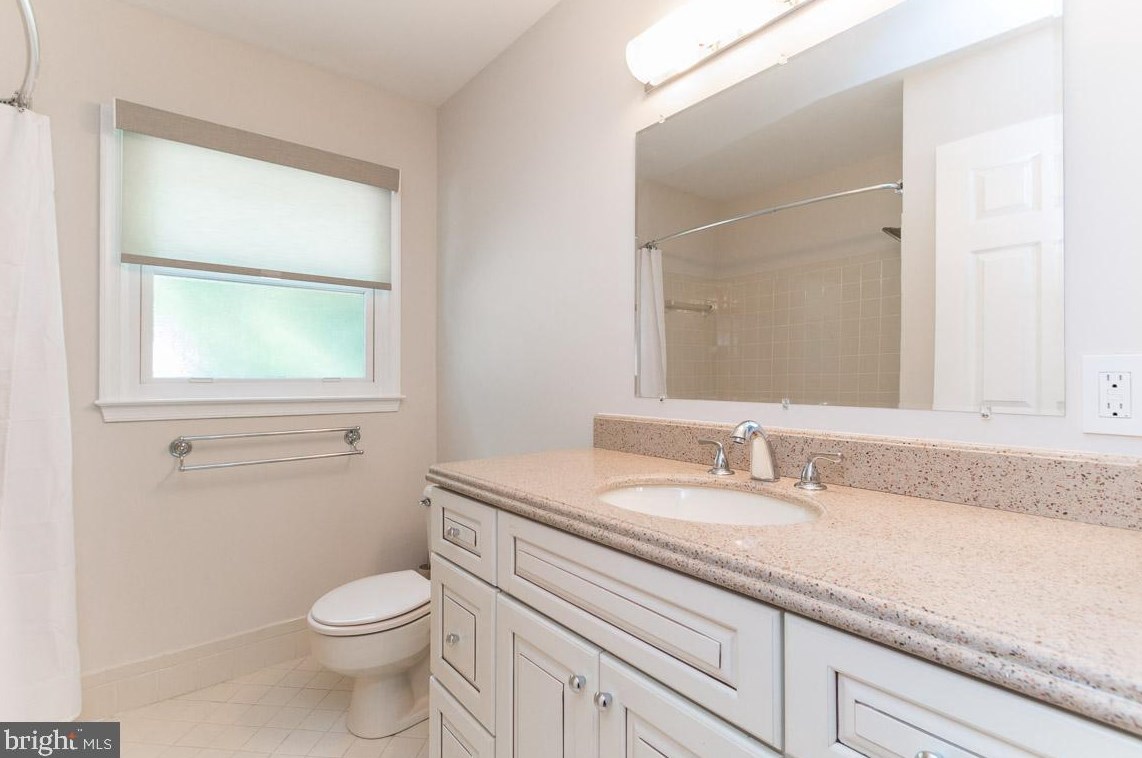 2825 Center Ridge Dr, Vienna VA  22124-1440 exterior