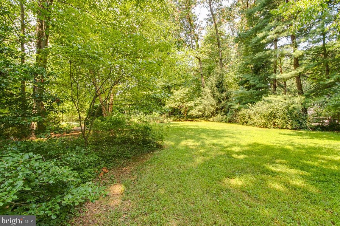 2825 Center Ridge Dr, Vienna VA  22124-1440 exterior