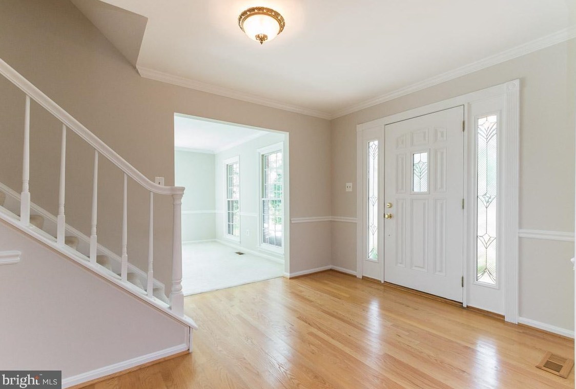 2825 Center Ridge Dr, Vienna VA  22124-1440 exterior