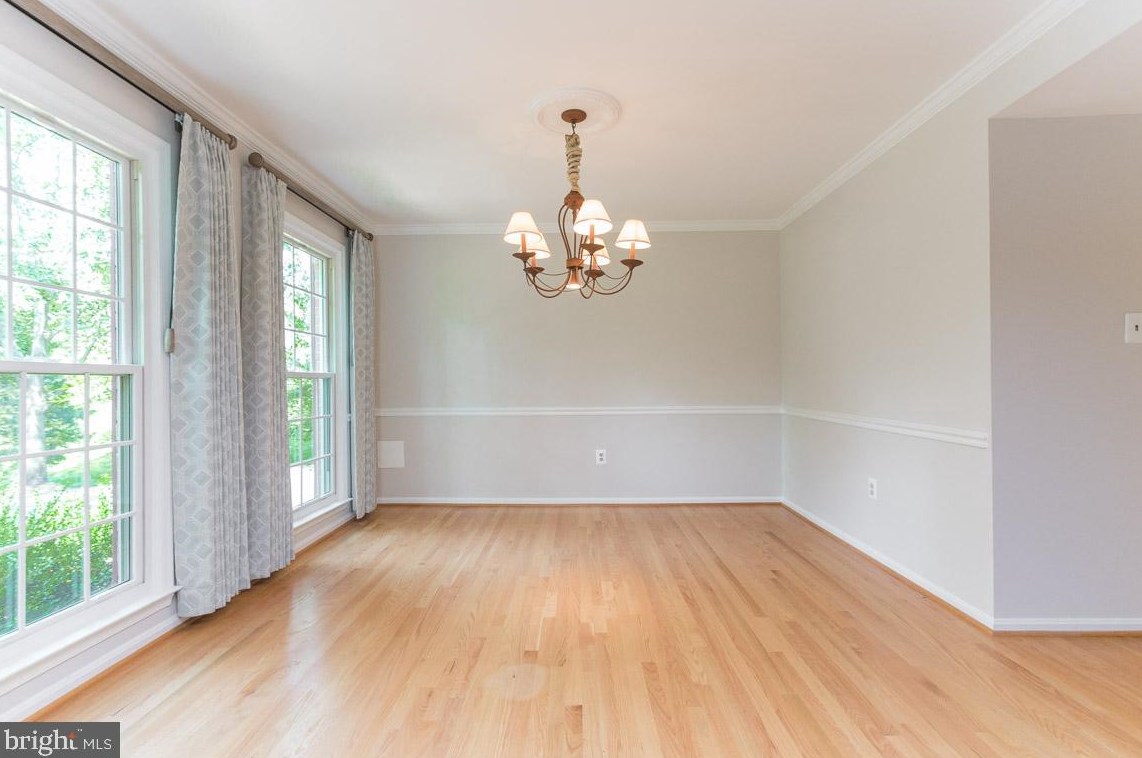 2825 Center Ridge Dr, Vienna VA  22124-1440 exterior