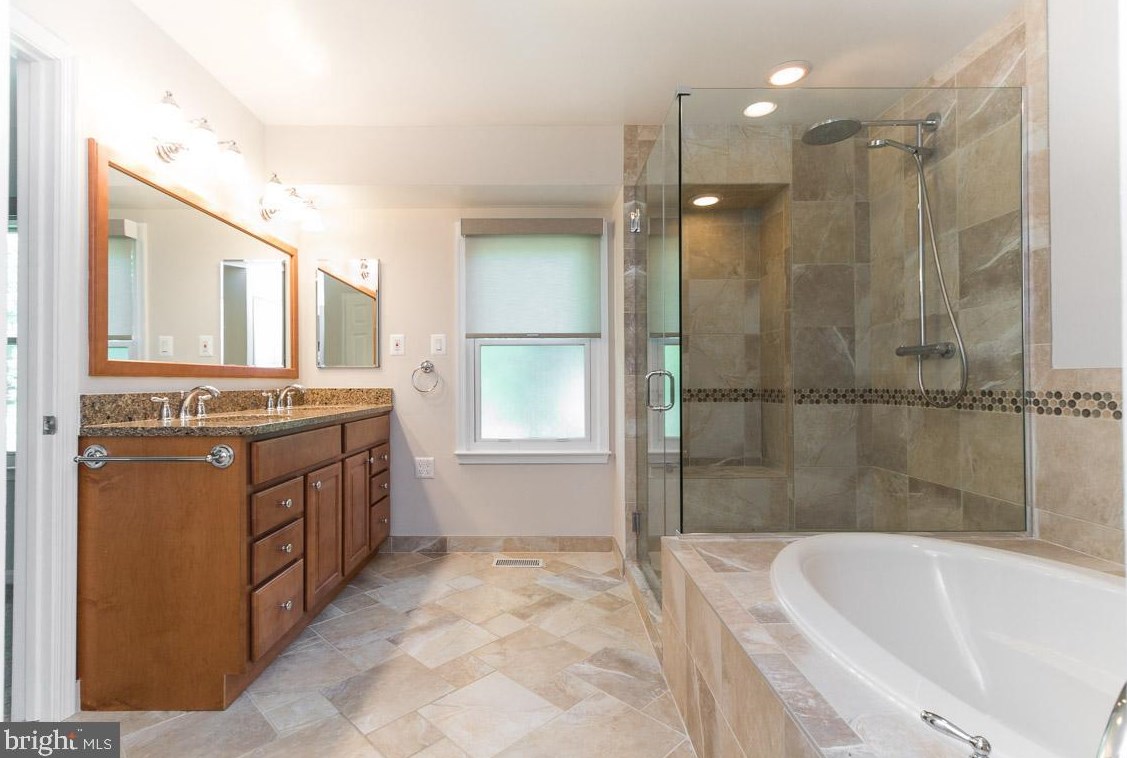 2825 Center Ridge Dr, Vienna VA  22124-1440 exterior