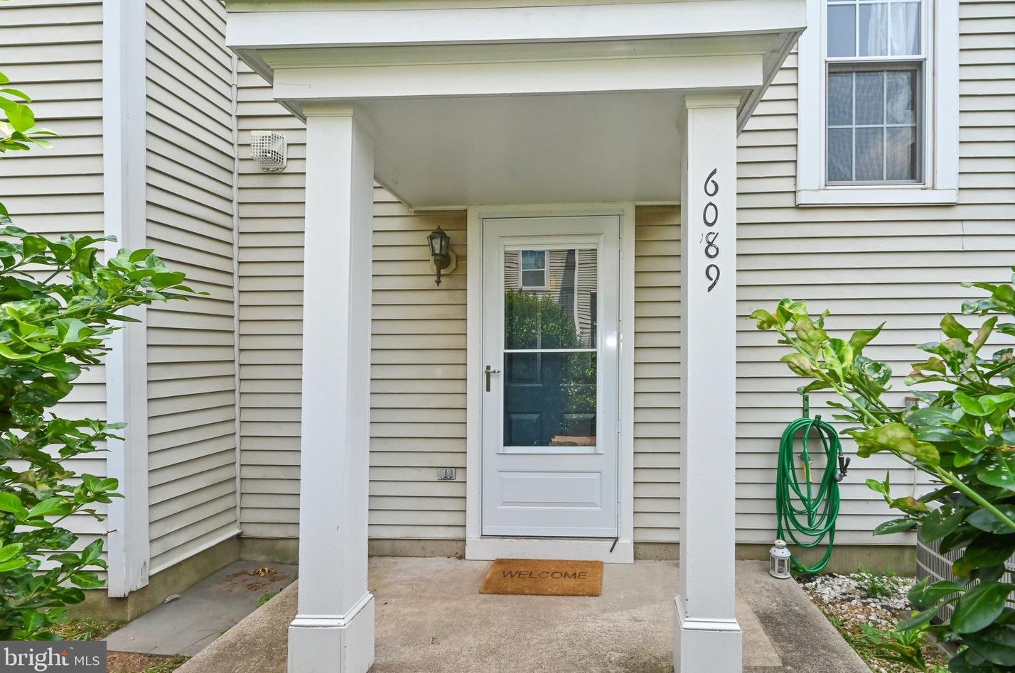 6089 Netherton St, Centreville VA  20120-3276 exterior