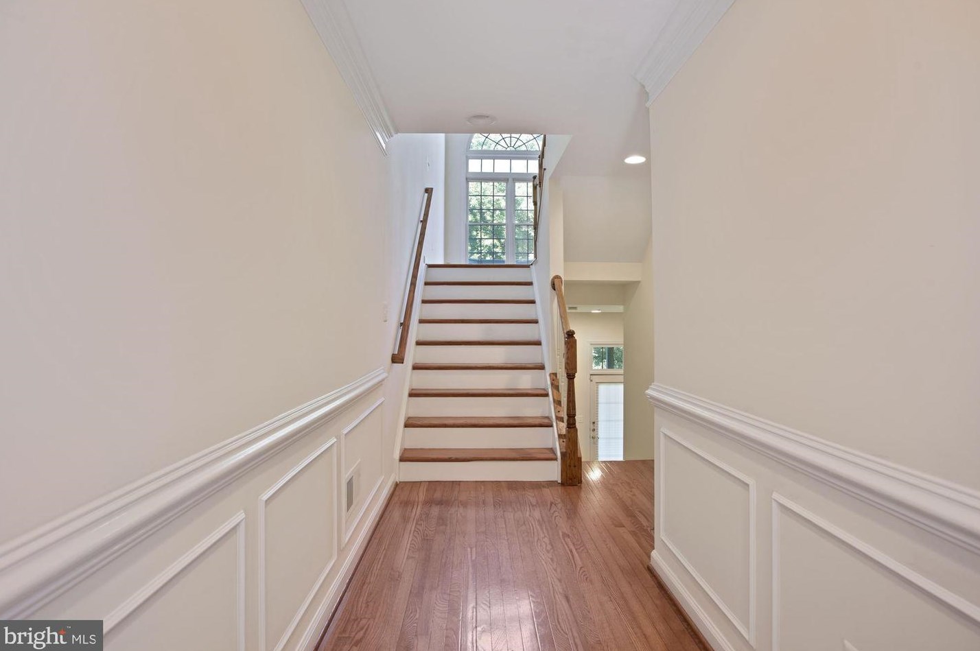 1614 Leeds Castle Dr, Vienna VA  22182-5509 exterior