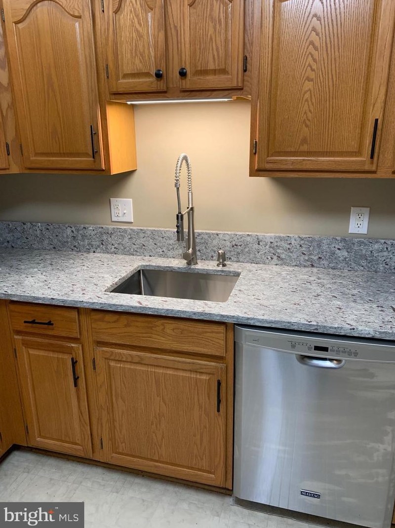 11826 Rockaway Ln, Fairfax VA  22030-7961 exterior