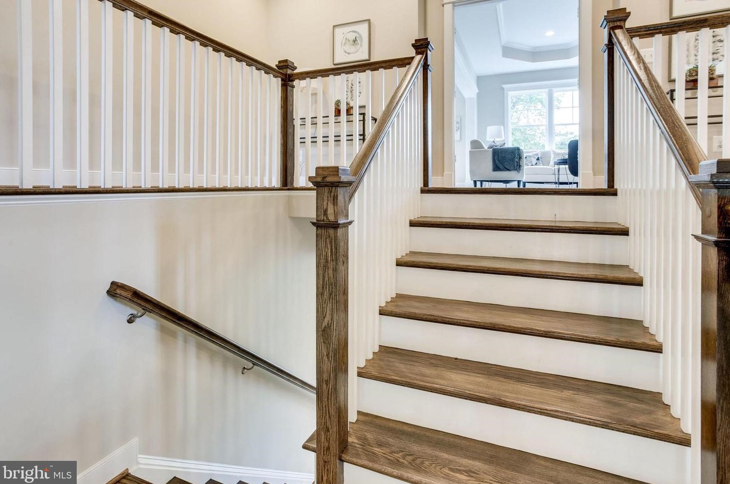 8600 Hillside Pl, Fairfax VA  22031-2814 exterior