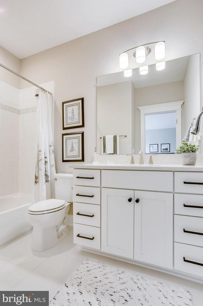 8600 Hillside Pl, Fairfax VA  22031-2814 exterior