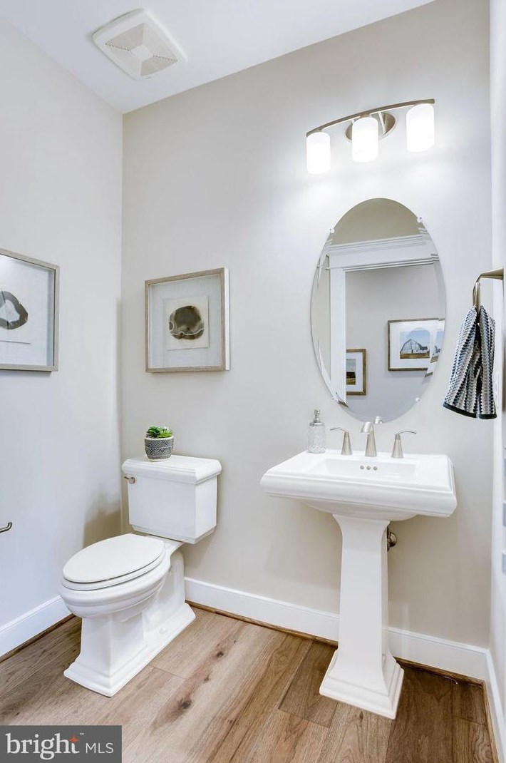 8600 Hillside Pl, Fairfax VA  22031-2814 exterior