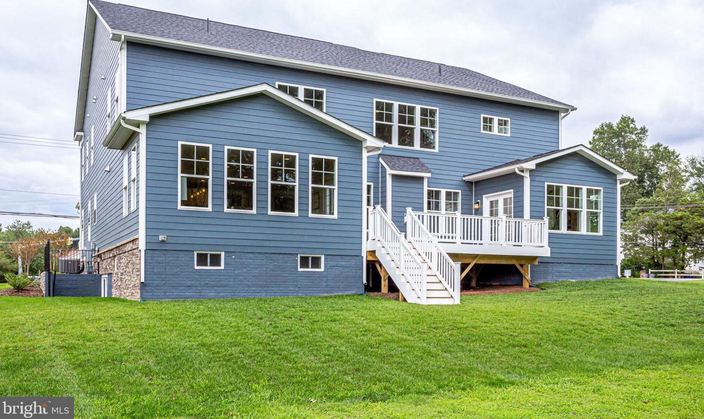 8600 Hillside Pl, Fairfax VA  22031-2814 exterior