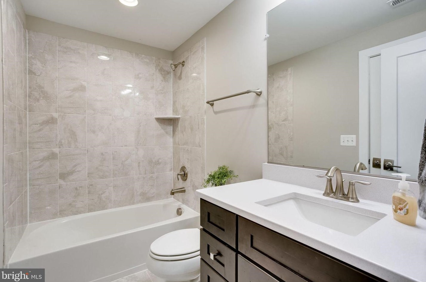 8600 Hillside Pl, Fairfax VA  22031-2814 exterior