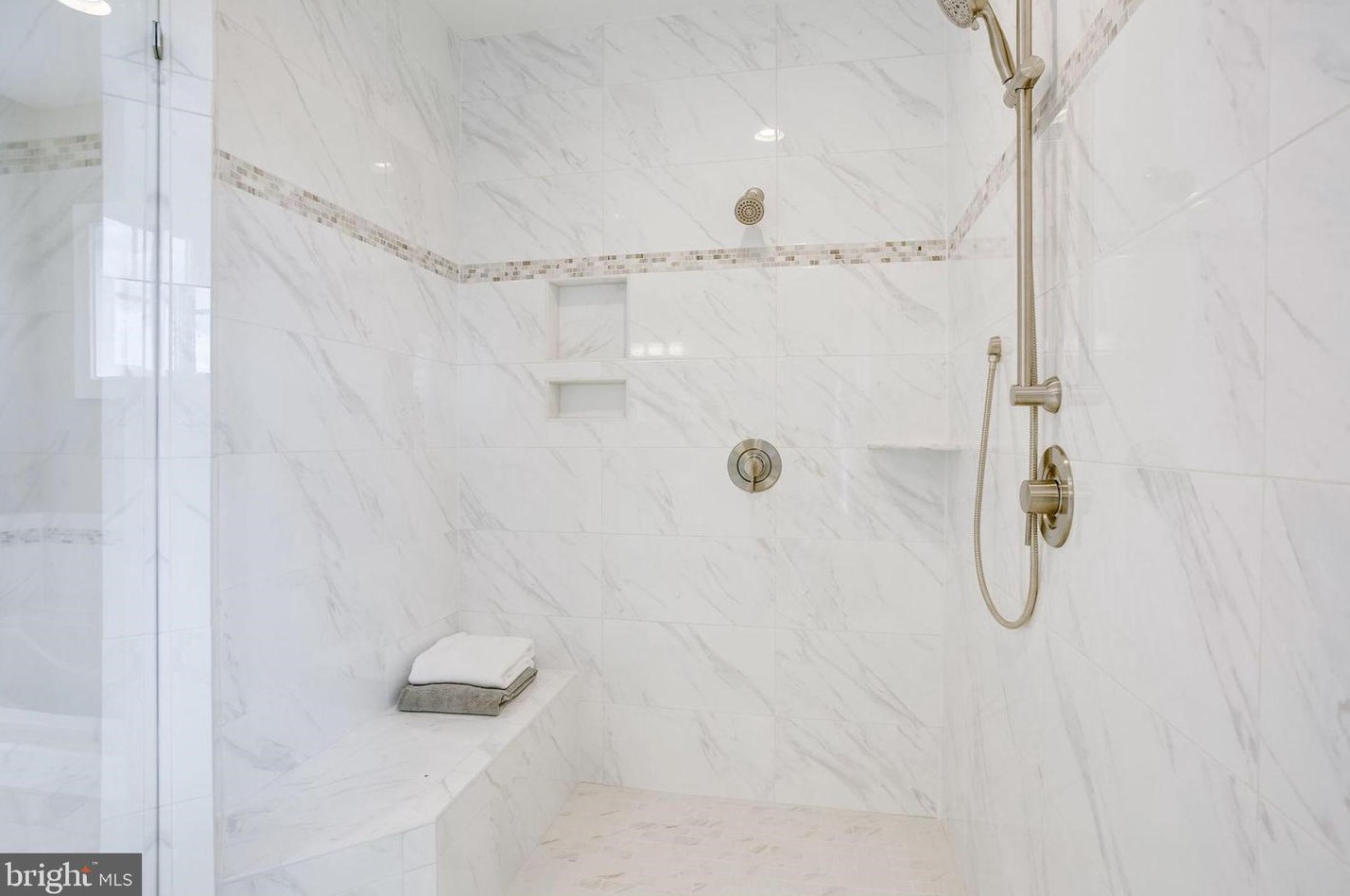 8600 Hillside Pl, Fairfax VA  22031-2814 exterior