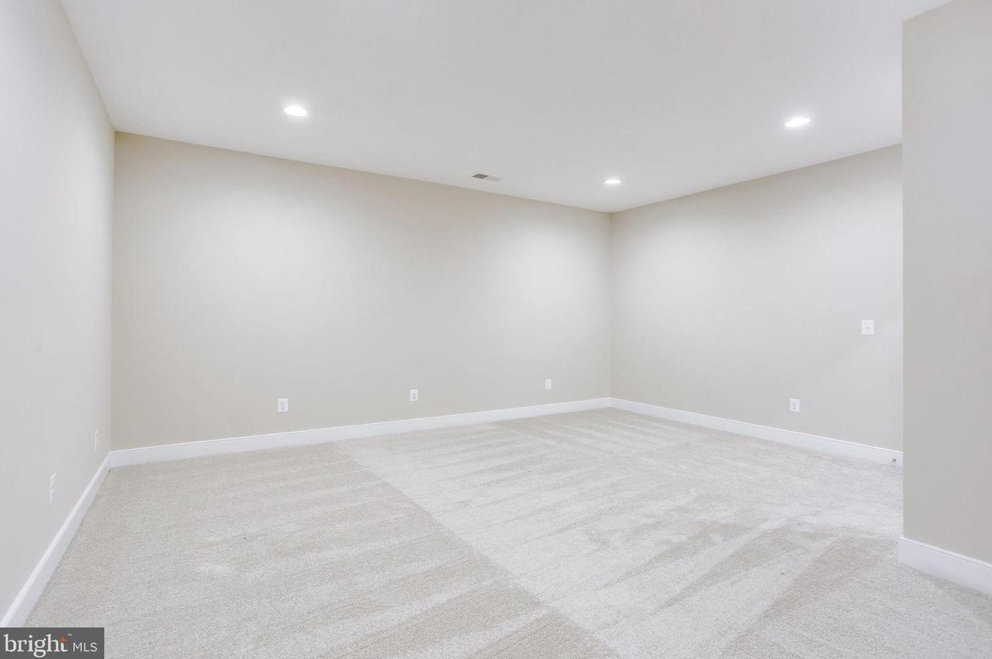 8600 Hillside Pl, Fairfax VA  22031-2814 exterior