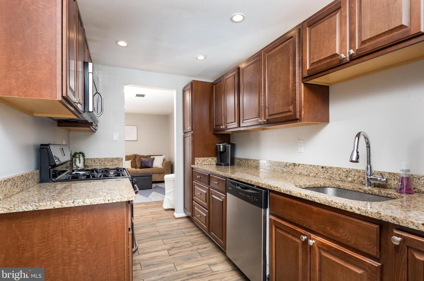 14409 Manassas Gap Ct, Centreville VA 20120-2863 exterior