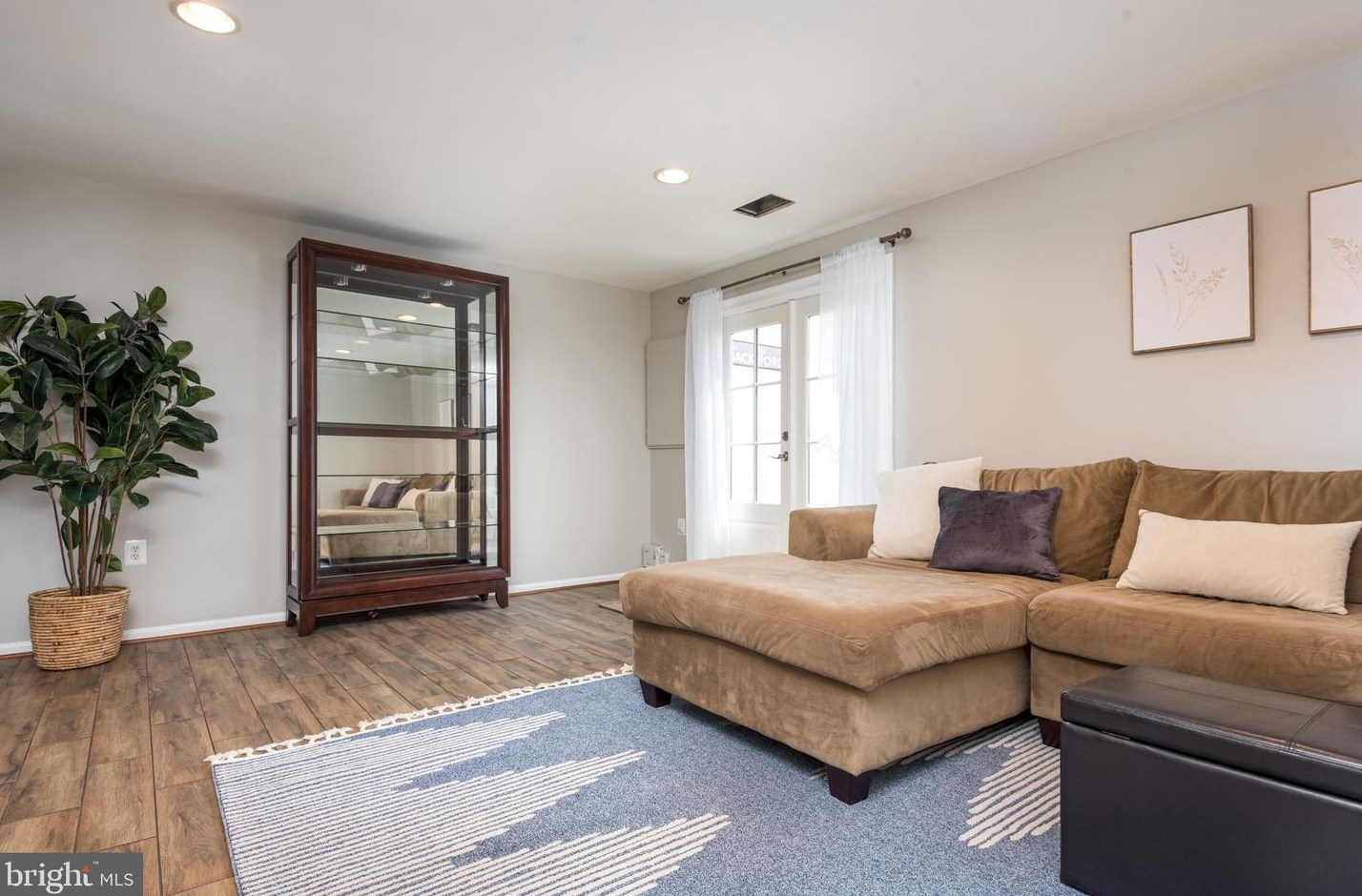 14409 Manassas Gap Ct, Centreville VA 20120-2863 exterior