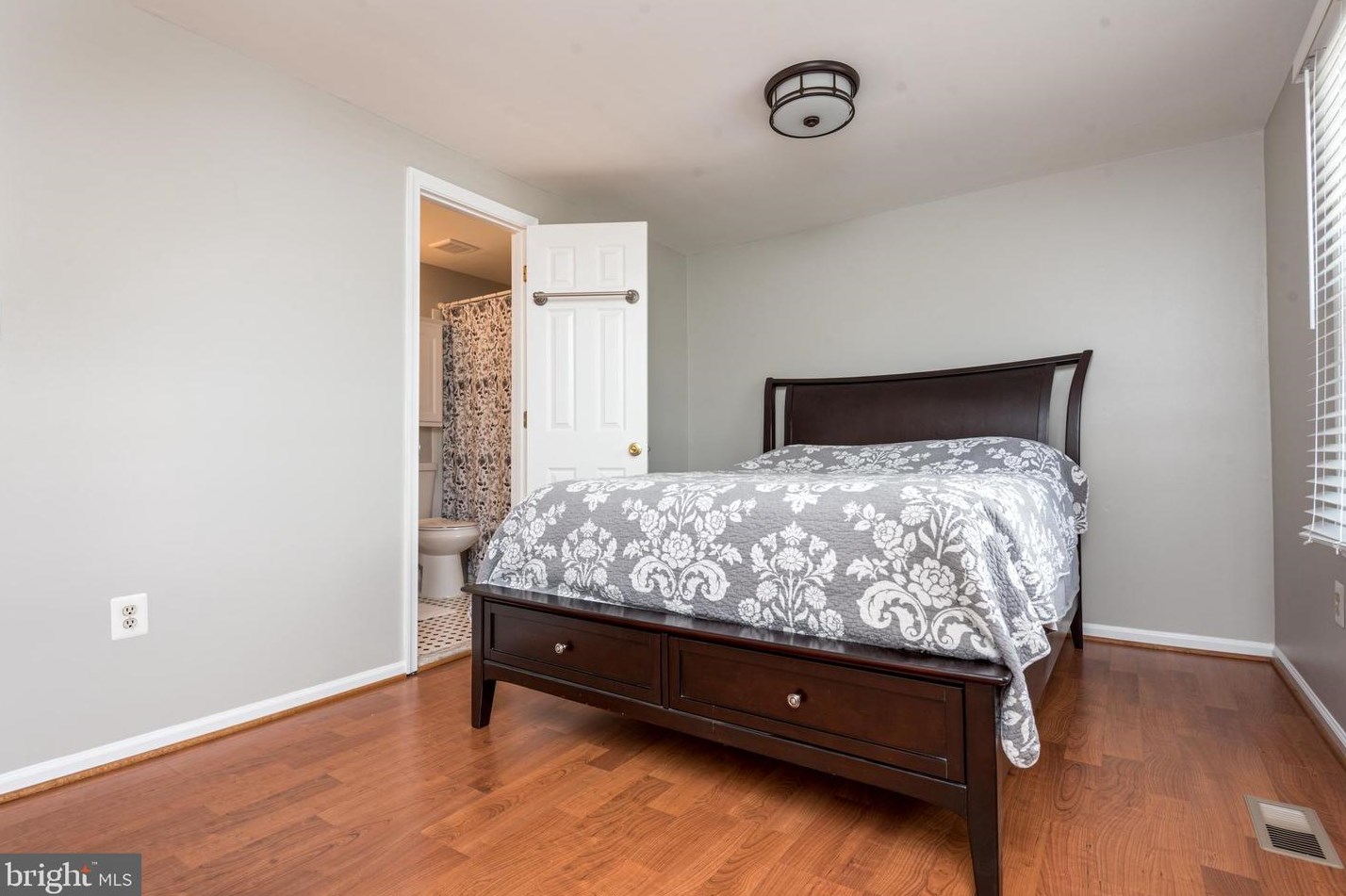 14409 Manassas Gap Ct, Centreville VA 20120-2863 exterior