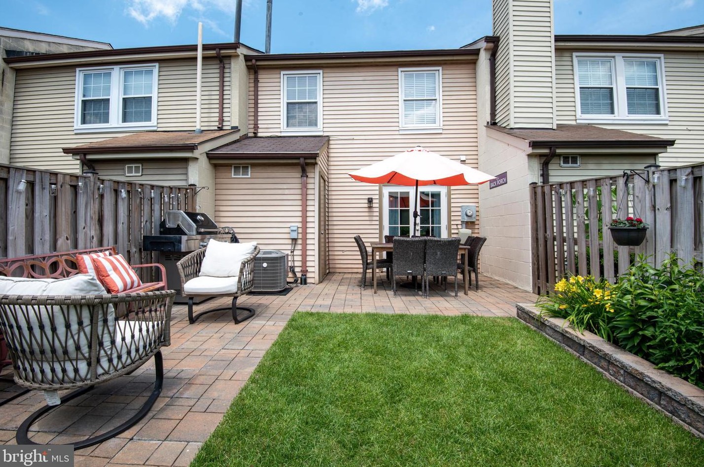 14409 Manassas Gap Ct, Centreville VA 20120-2863 exterior