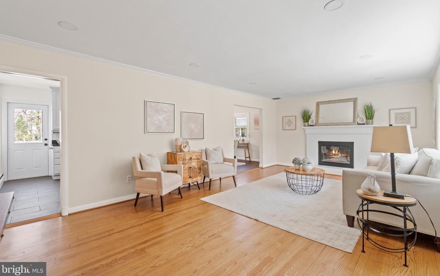 4038 Stuart St, Arlington VA  22207-4708 exterior