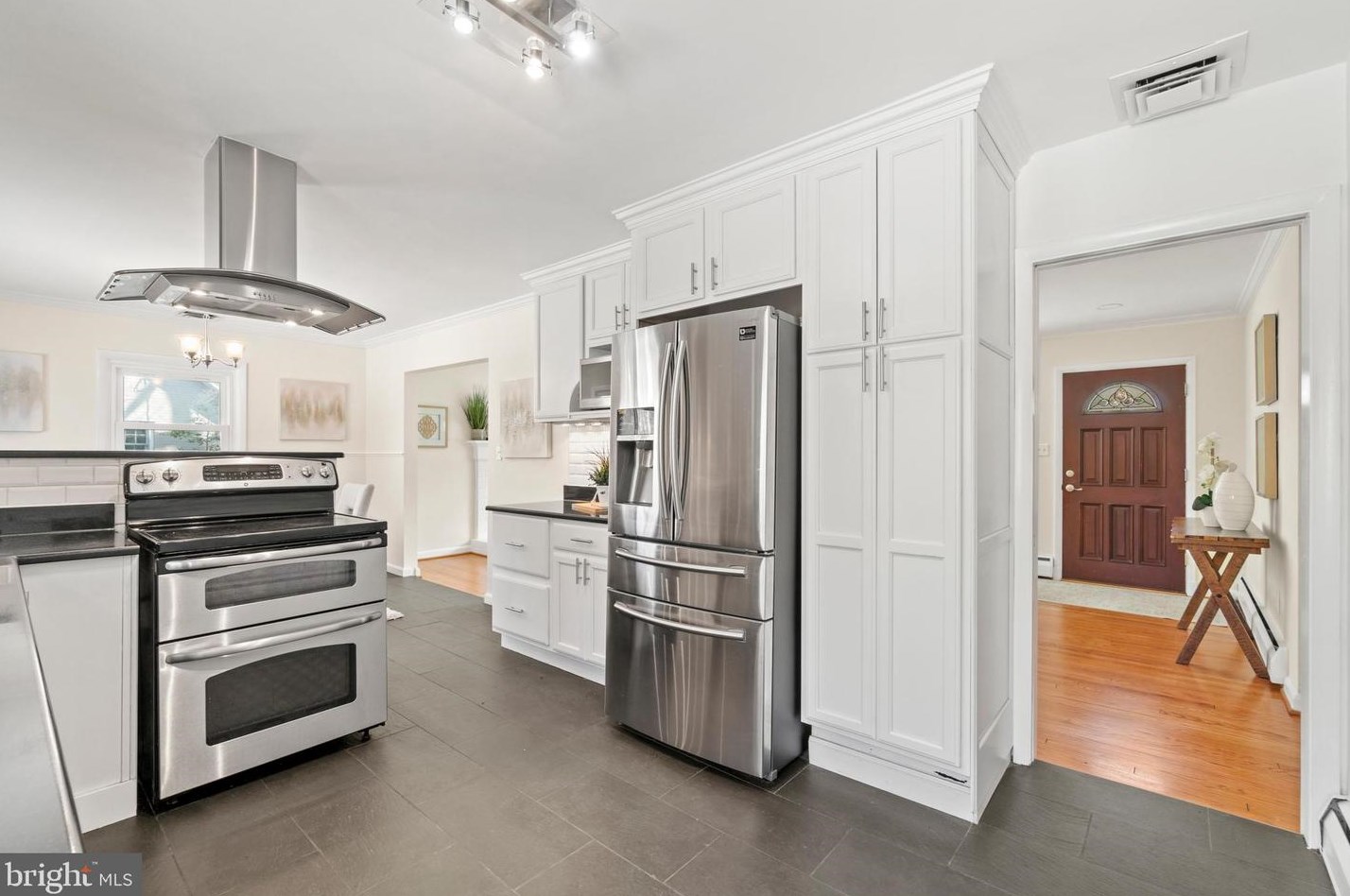 4038 Stuart St, Arlington VA  22207-4708 exterior
