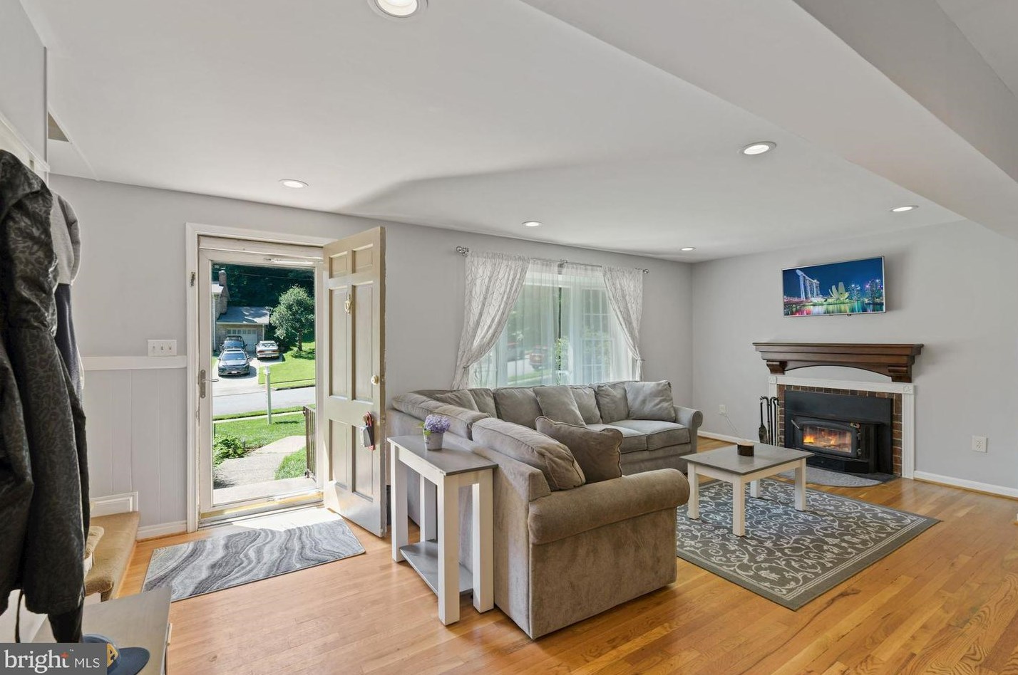 5308 Weymouth Dr, Springfield, VA 22151