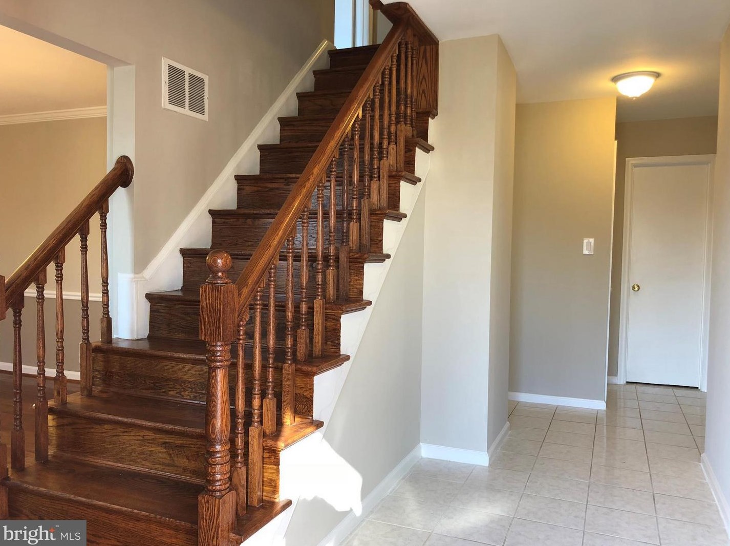 1824 Abbotsford Dr, Vienna VA  22182-3420 exterior