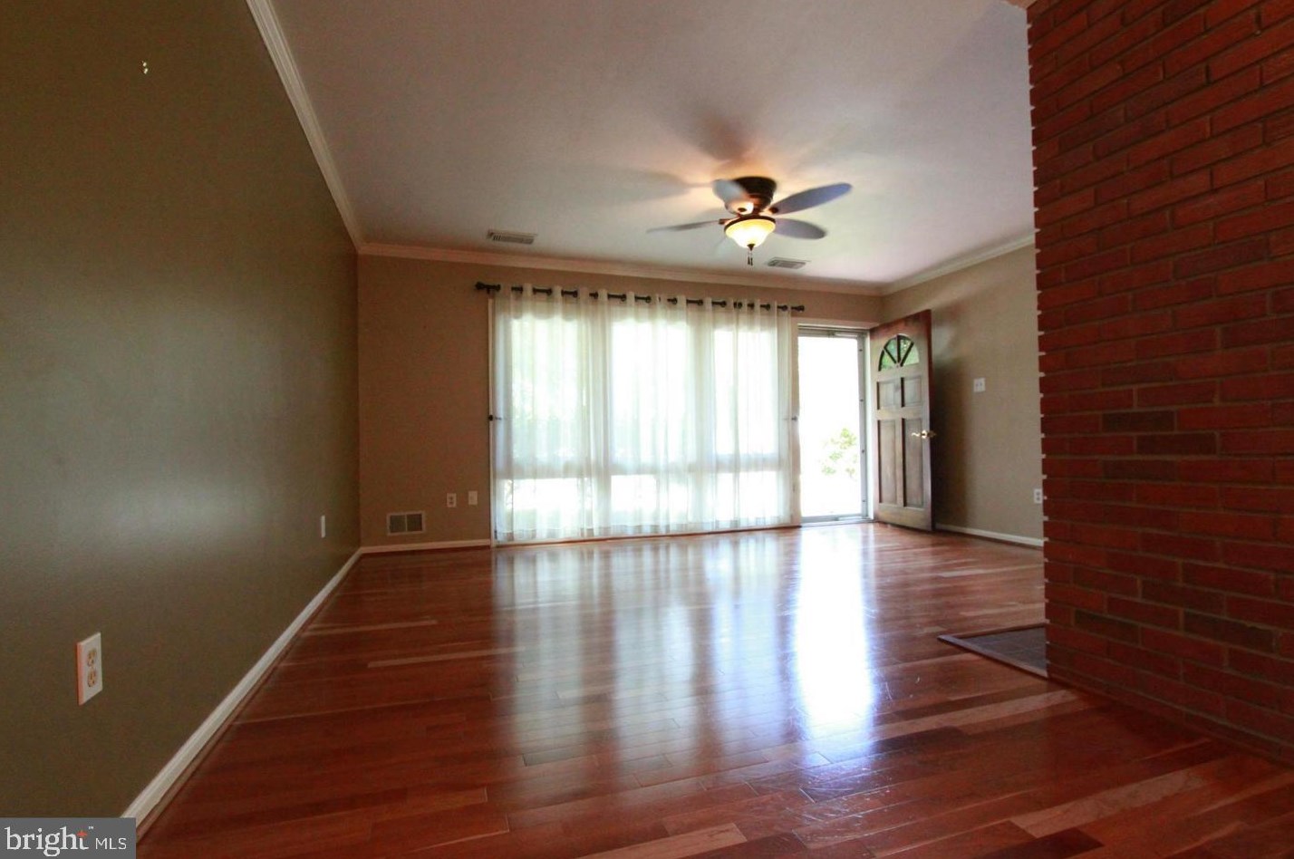304 Patrick St, Vienna VA  22180-6742 exterior