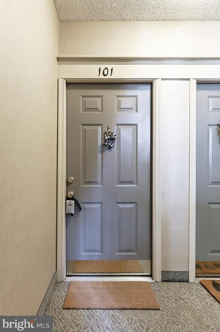 12001 Golf Ridge Ct, Fairfax VA 22033-2620 exterior