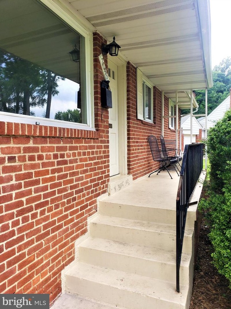 7046 Lee Park Ct, Falls Church, VA 22042