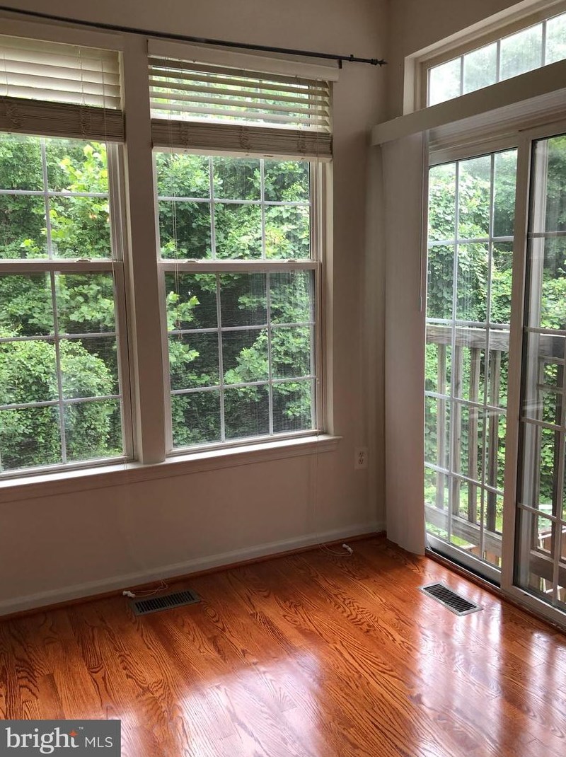 4142 River Forth Dr, Fairfax VA  22030-8558 exterior