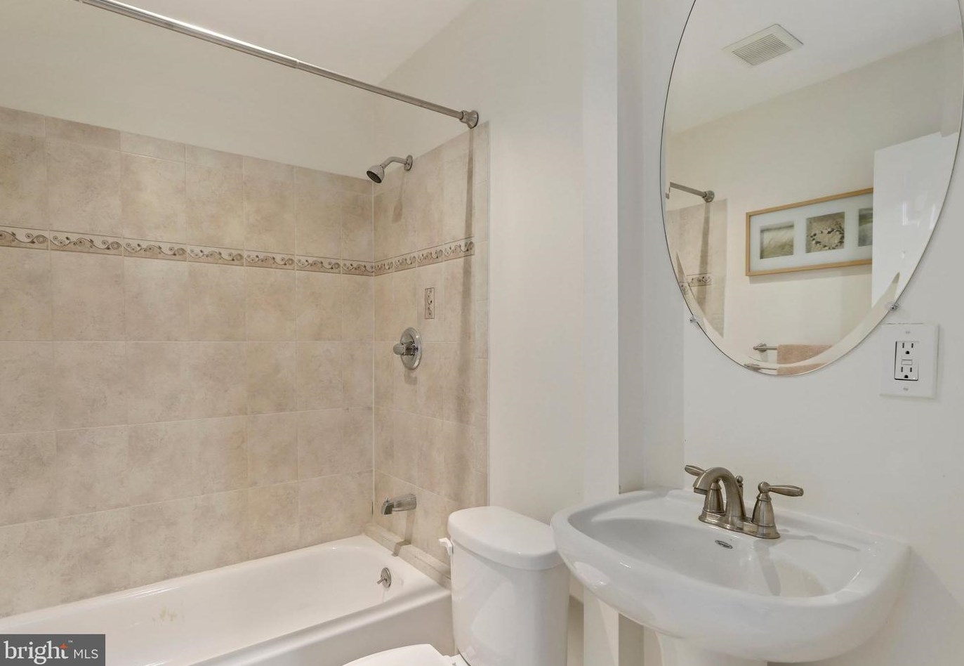 2626 Chain Bridge Rd, Vienna VA 22181-5379 exterior