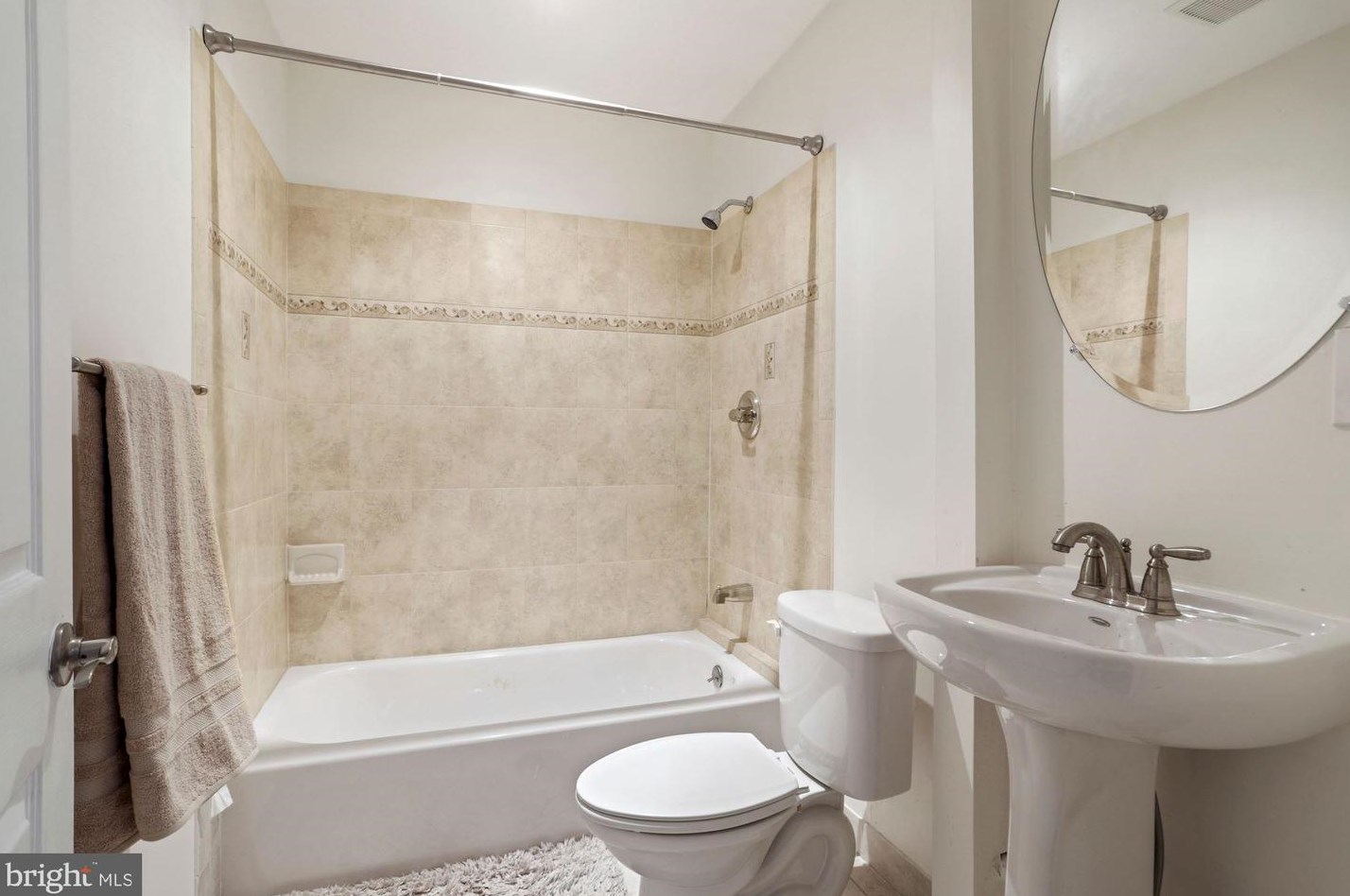 2626 Chain Bridge Rd, Vienna VA 22181-5379 exterior