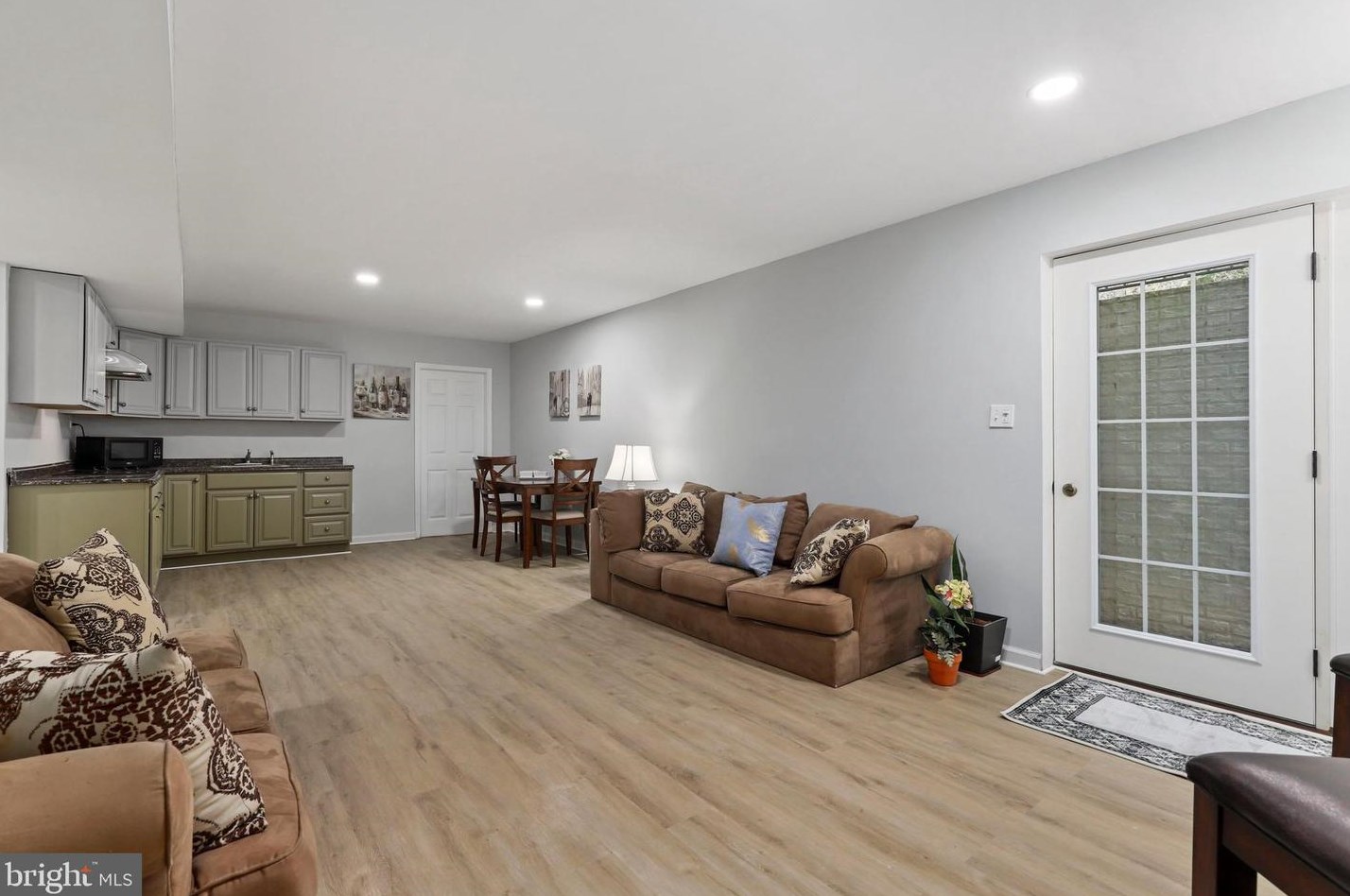 2626 Chain Bridge Rd, Vienna VA 22181-5379 exterior