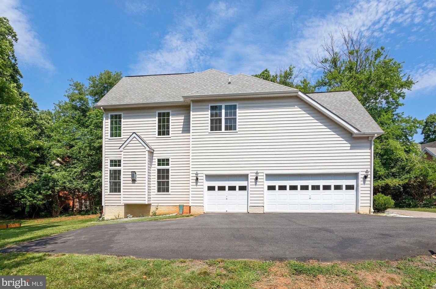 2626 Chain Bridge Rd, Vienna VA 22181-5379 exterior