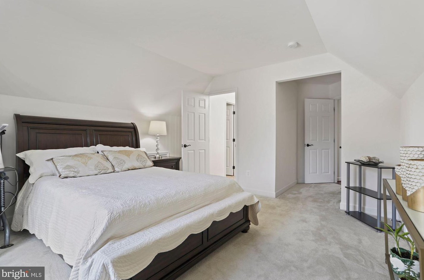 2626 Chain Bridge Rd, Vienna VA 22181-5379 exterior