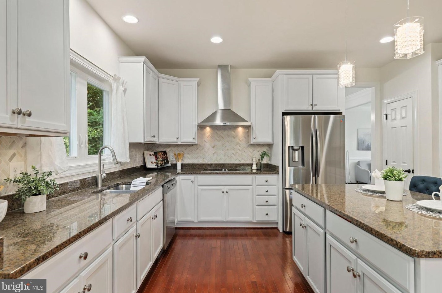 2626 Chain Bridge Rd, Vienna VA 22181-5379 exterior