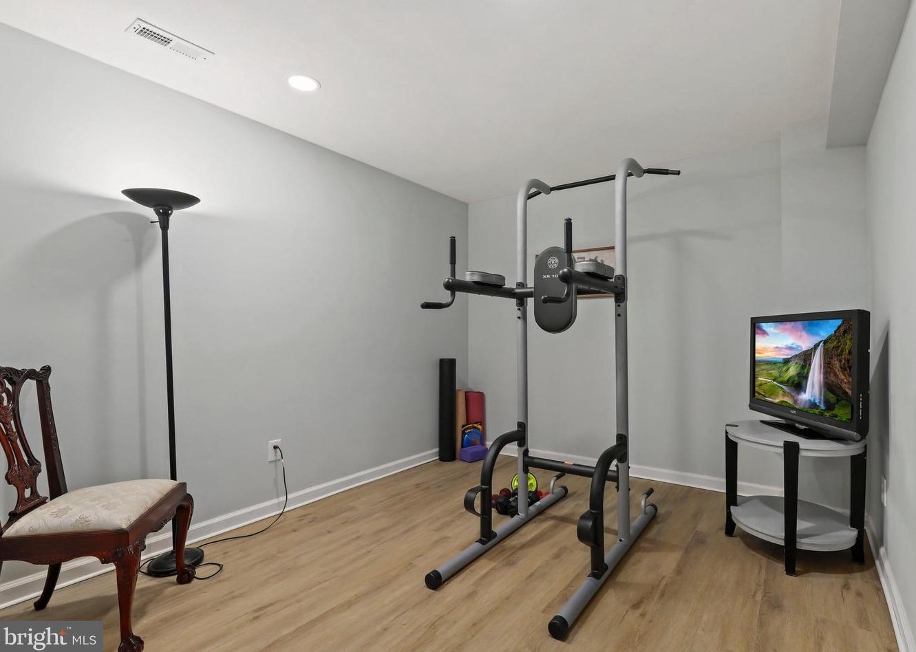 2626 Chain Bridge Rd, Vienna VA 22181-5379 exterior