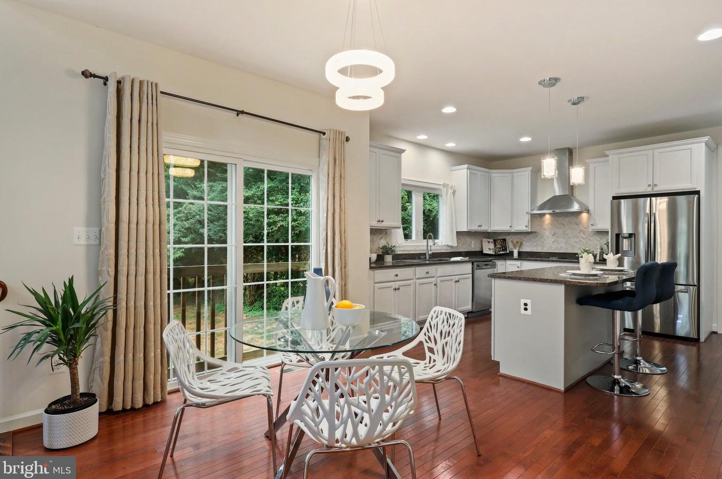 2626 Chain Bridge Rd, Vienna VA 22181-5379 exterior