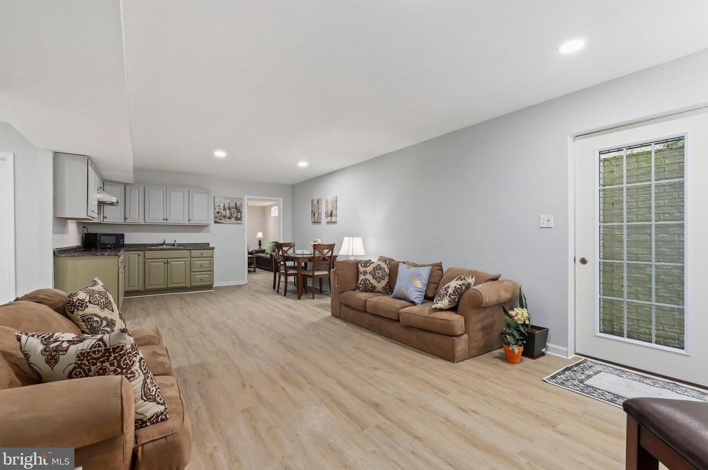 2626 Chain Bridge Rd, Vienna VA 22181-5379 exterior